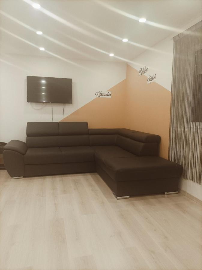 Апартаменти Magnolia Apartman Шіофок Екстер'єр фото