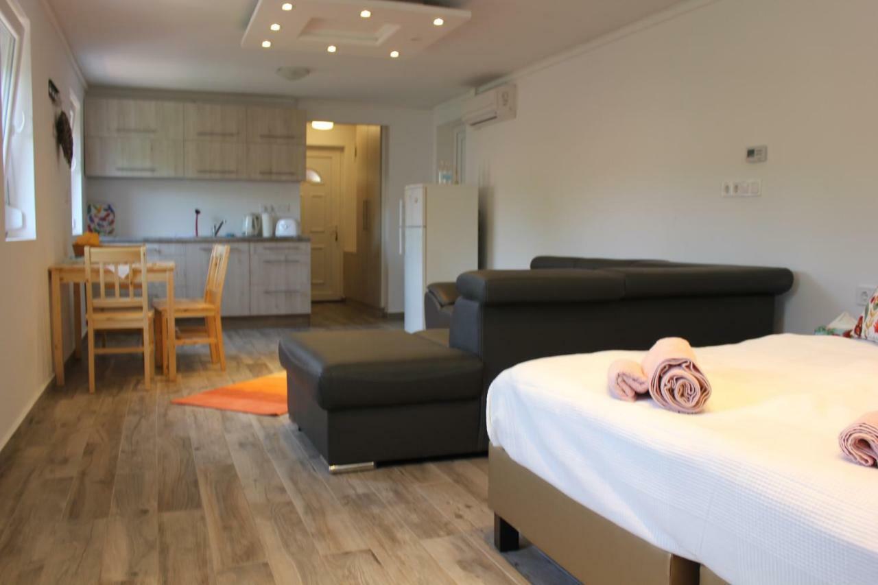 Апартаменти Magnolia Apartman Шіофок Екстер'єр фото